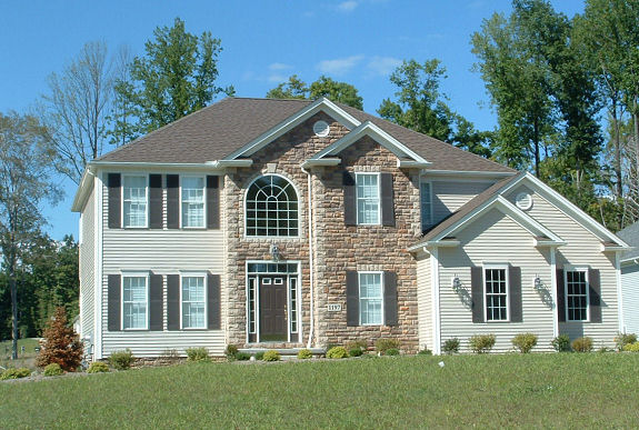 Study/den off of foyer. 1st floor utility. Master bathroom with corner garden tub and two walk-in closets. 2 story foyer. Sunk-in family room with 2 story vaulted ceiling. Loft overlooks family room. Large kitchen area. Formal dining room. Tray ceiling in dining room. Side entry 3 car garage.