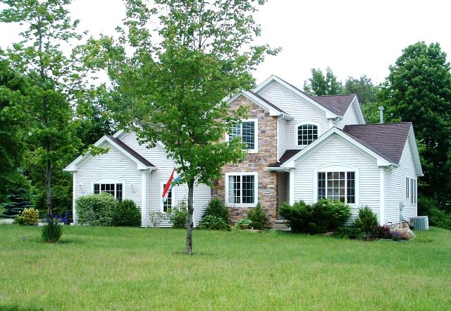 2 story foyer with large plant ledge. Loft overlooking 2 story great room with fireplace and  windows above. Large bayed breakfast room. 1st floor master bedroom with cathedral ceiling and large master bath. 1st floor sunroom/den. Tray ceiling in formal dining room. Covered front porch. 1st floor laundry. 2-car garage.